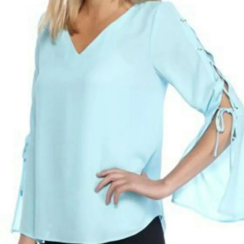 🦋Kaari Blue Turquoise Vneck Laced Bell Sleeve Top XSmall